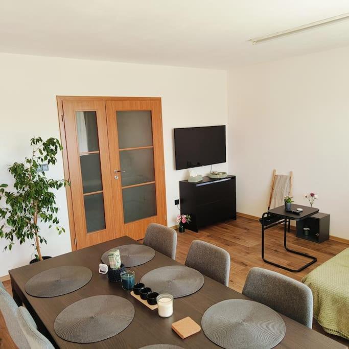 Cervena Cesta Apartment Kunovice Bagian luar foto